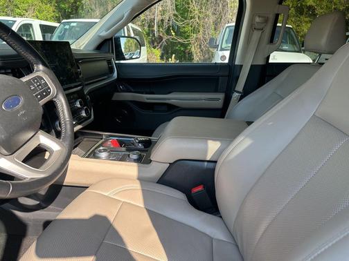 Agate Black Metallic 2024 Ford Expedition Max XLT