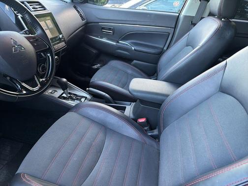 Labrador Black Pearl 2025 Mitsubishi Outlander Sport SE