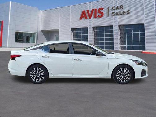Glacier White 2025 Nissan Altima 2.5 SV