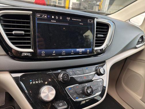 Ceramic Gray Clearcoat 2023 Chrysler Pacifica Touring L