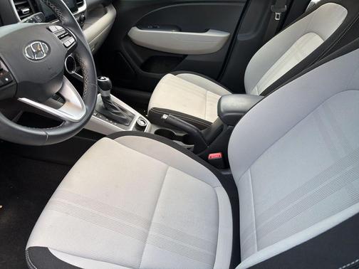 Onyx Black 2025 Hyundai VENUE SEL