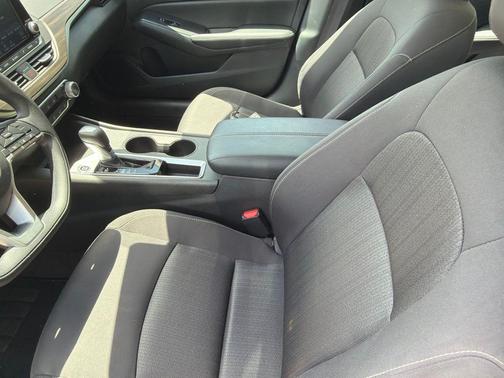 Super Black 2025 Nissan Altima 2.5 SV