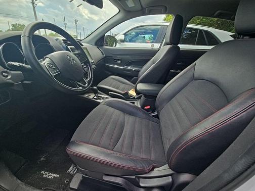 White Diamond 2025 Mitsubishi Outlander Sport SE