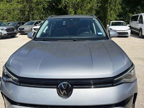 Pyrite Silver Metallic 2025 Volkswagen Taos 1.5T SE