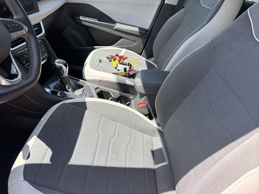 Pyrite Silver Metallic 2025 Volkswagen Taos 1.5T SE