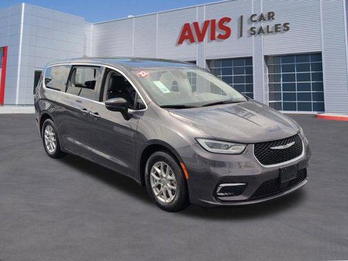 Granite Crystal Metallic Clearcoat 2023 Chrysler Pacifica Touring L