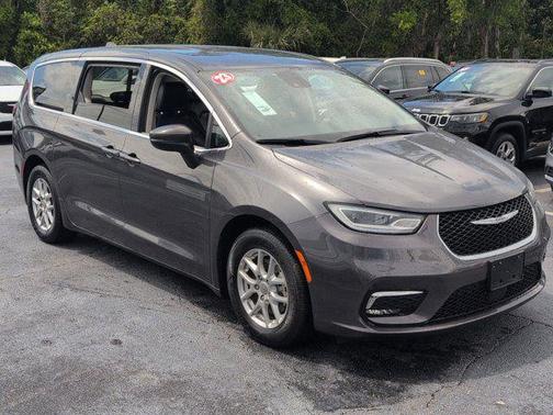 Granite Crystal Metallic Clearcoat 2023 Chrysler Pacifica Touring L