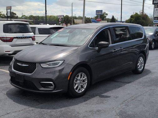 Granite Crystal Metallic Clearcoat 2023 Chrysler Pacifica Touring L