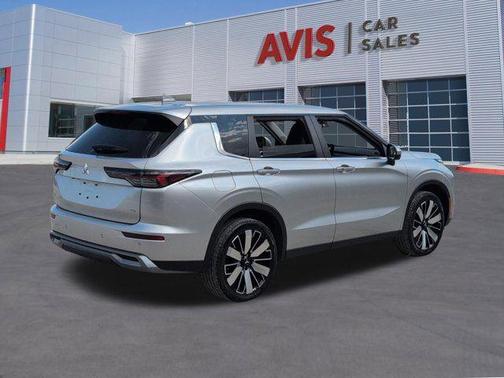 Alloy Silver Metallic 2025 Mitsubishi Outlander SE