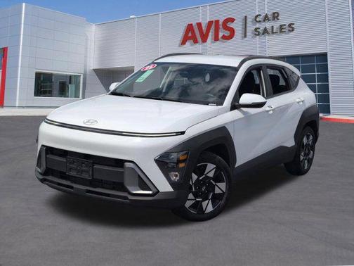 Atlas White 2025 Hyundai KONA SEL