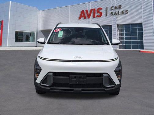 Atlas White 2025 Hyundai KONA SEL
