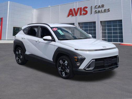 Atlas White 2025 Hyundai KONA SEL