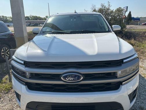 White 2024 Ford Expedition Max XLT