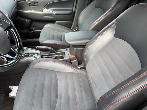 Mercury Gray Metallic 2025 Mitsubishi Outlander Sport SE