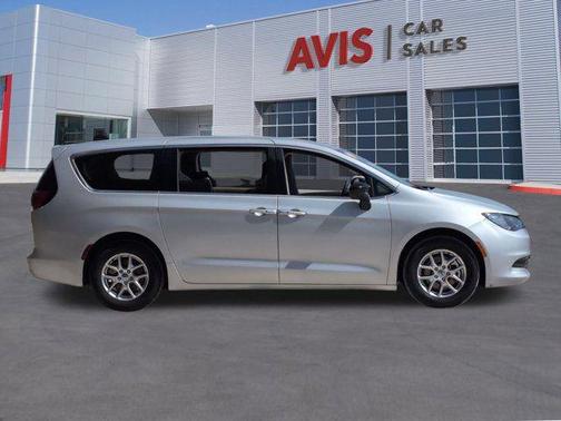 2024 Chrysler Voyager LX