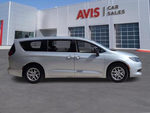 2024 Chrysler Voyager LX