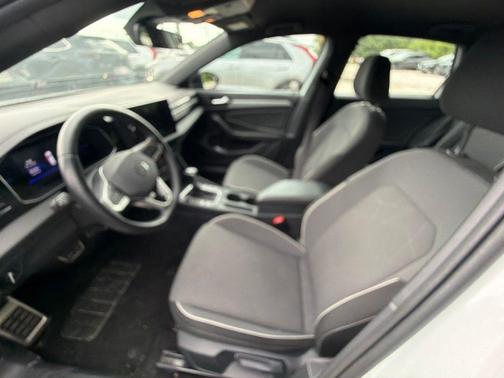 Pure White 2025 Volkswagen Jetta 1.5T Sport
