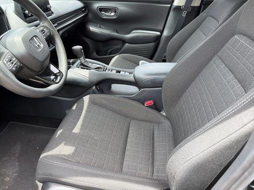 Crystal Black Pearl 2025 Honda HR-V LX