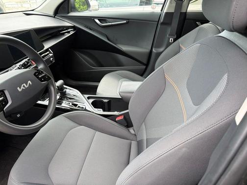 Interstellar Gray 2025 Kia Niro LX