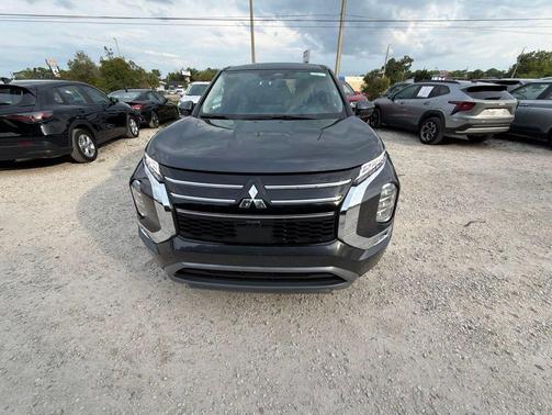 Graphite Gray 2025 Mitsubishi Outlander SE 2.5 2WD
