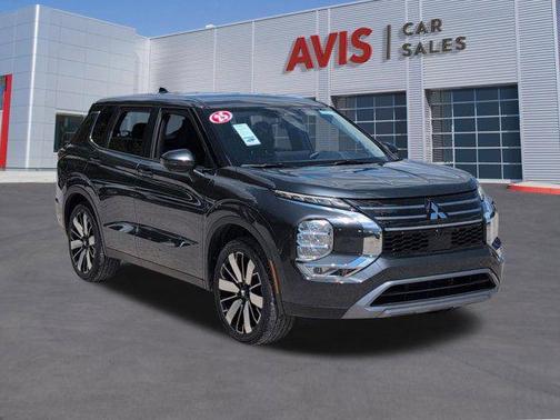 Graphite Gray 2025 Mitsubishi Outlander SE