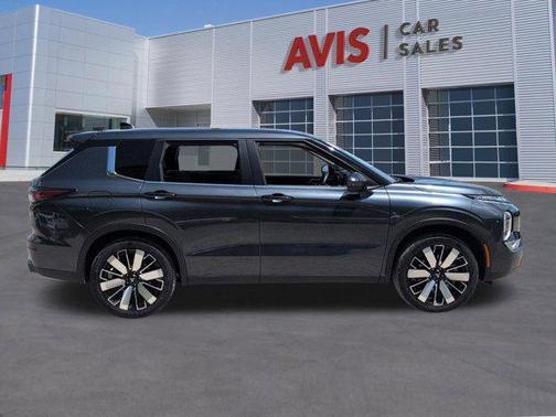 Graphite Gray 2025 Mitsubishi Outlander SE