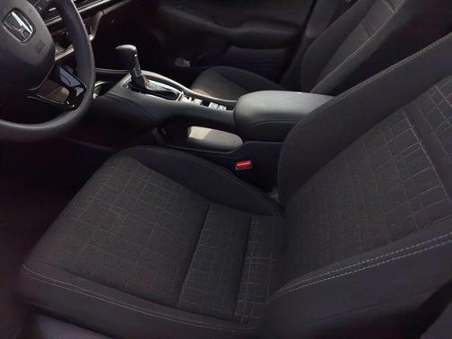 Crystal Black Pearl 2025 Honda HR-V LX
