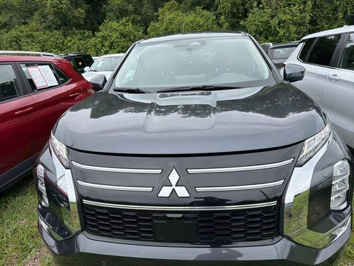 Charcoal 2025 Mitsubishi Outlander SE