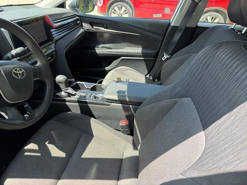 Ice Cap 2025 Toyota Camry LE