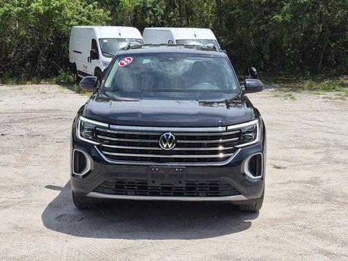 Deep Black Pearl 2025 Volkswagen Atlas 2.0T SE w/Technology