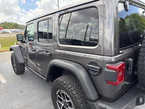 Granite Crystal Metallic Clearcoat 2025 Jeep Wrangler Rubicon