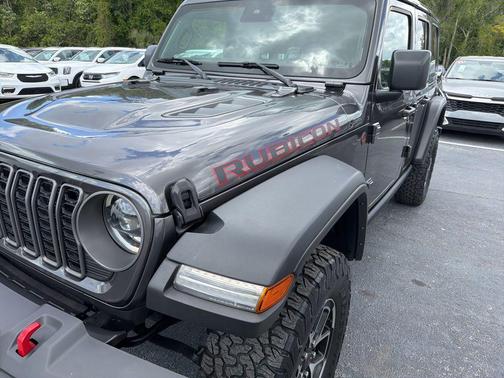 Granite Crystal Metallic Clearcoat 2025 Jeep Wrangler Rubicon