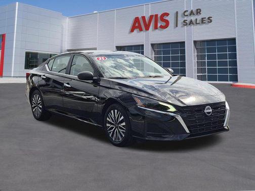 Super Black 2025 Nissan Altima 2.5 SV