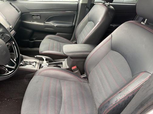 White Diamond 2025 Mitsubishi Outlander Sport SE