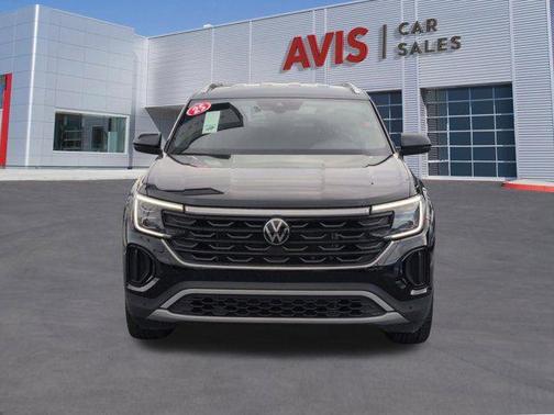 Deep Black Pearl 2025 Volkswagen Atlas Cross Sport 2.0T SE w/Technology