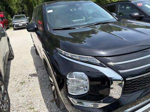 Black 2025 Mitsubishi Outlander SE 2.5 2WD