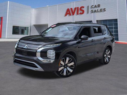 Black 2025 Mitsubishi Outlander SE