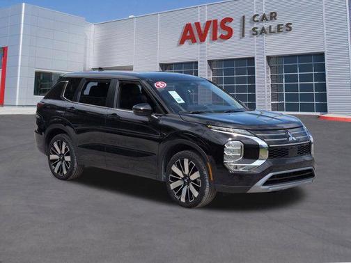 Black 2025 Mitsubishi Outlander SE