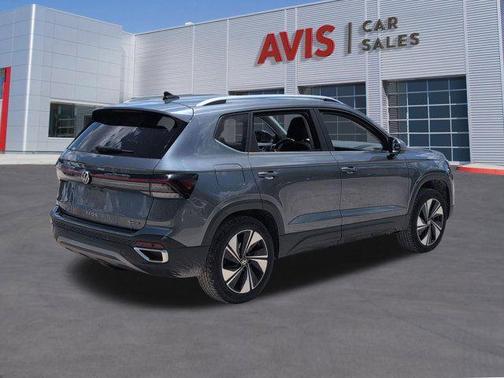 Monument Gray 2025 Volkswagen Taos 1.5T SE