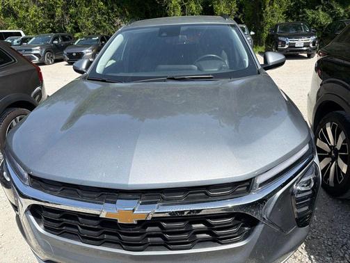 Sterling Gray Metallic 2025 Chevrolet Trax LT
