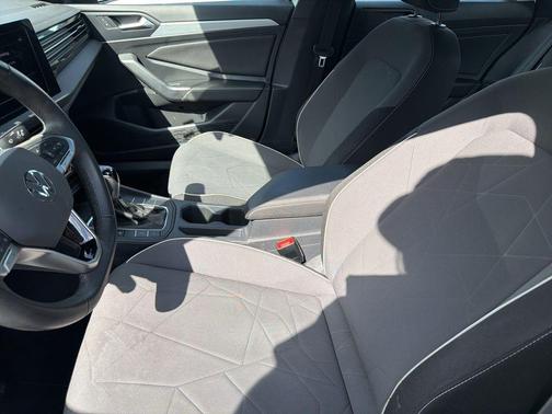 Pure White 2025 Volkswagen Jetta 1.5T Sport