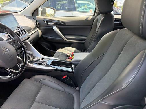 White Diamond 2025 Mitsubishi Eclipse Cross SE