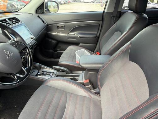 Labrador Black Pearl 2025 Mitsubishi Outlander Sport SE