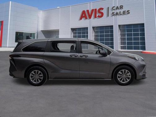 2024 Toyota Sienna LE