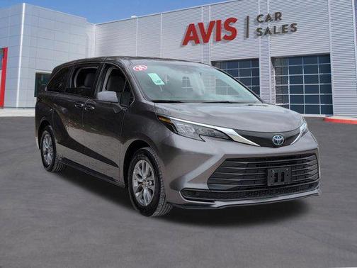 2024 Toyota Sienna LE