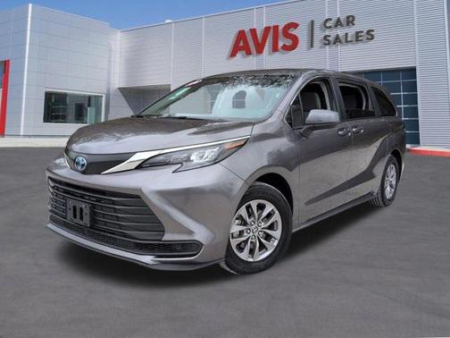 2024 Toyota Sienna LE