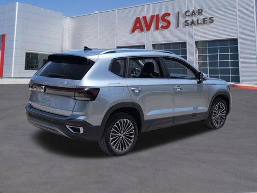 Pyrite Silver Metallic 2025 Volkswagen Taos 1.5T SE