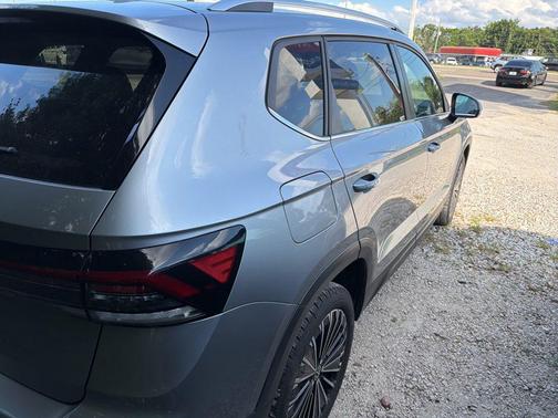 Pyrite Silver Metallic 2025 Volkswagen Taos 1.5T SE