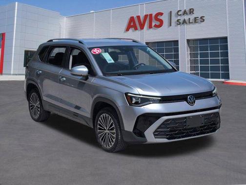 Pyrite Silver Metallic 2025 Volkswagen Taos 1.5T SE