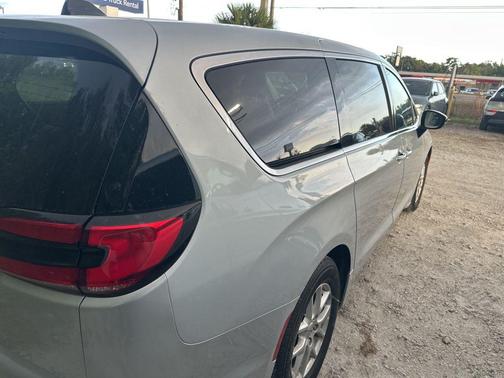 Silver Mist Clearcoat 2024 Chrysler Pacifica Touring L